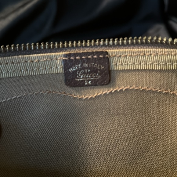 Gucci Preloved Good Condition with lock and two keys - Picture 9 of 10